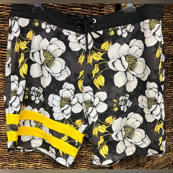 Hurley - Phantom, Pattern, Black/Yellow/White‎ Men's Board Short, Size:34 - Picture 1 of 7